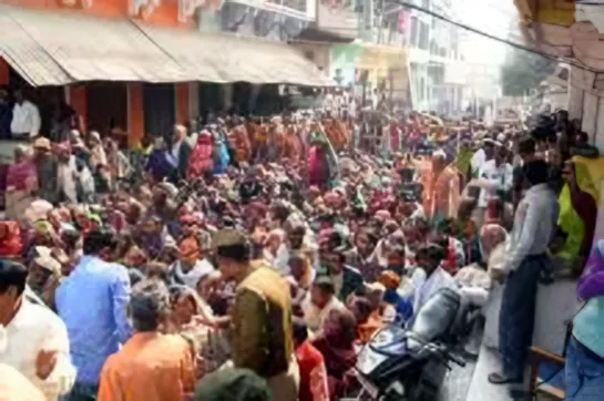 Blanket and clothes distribution camp, Mirzapur